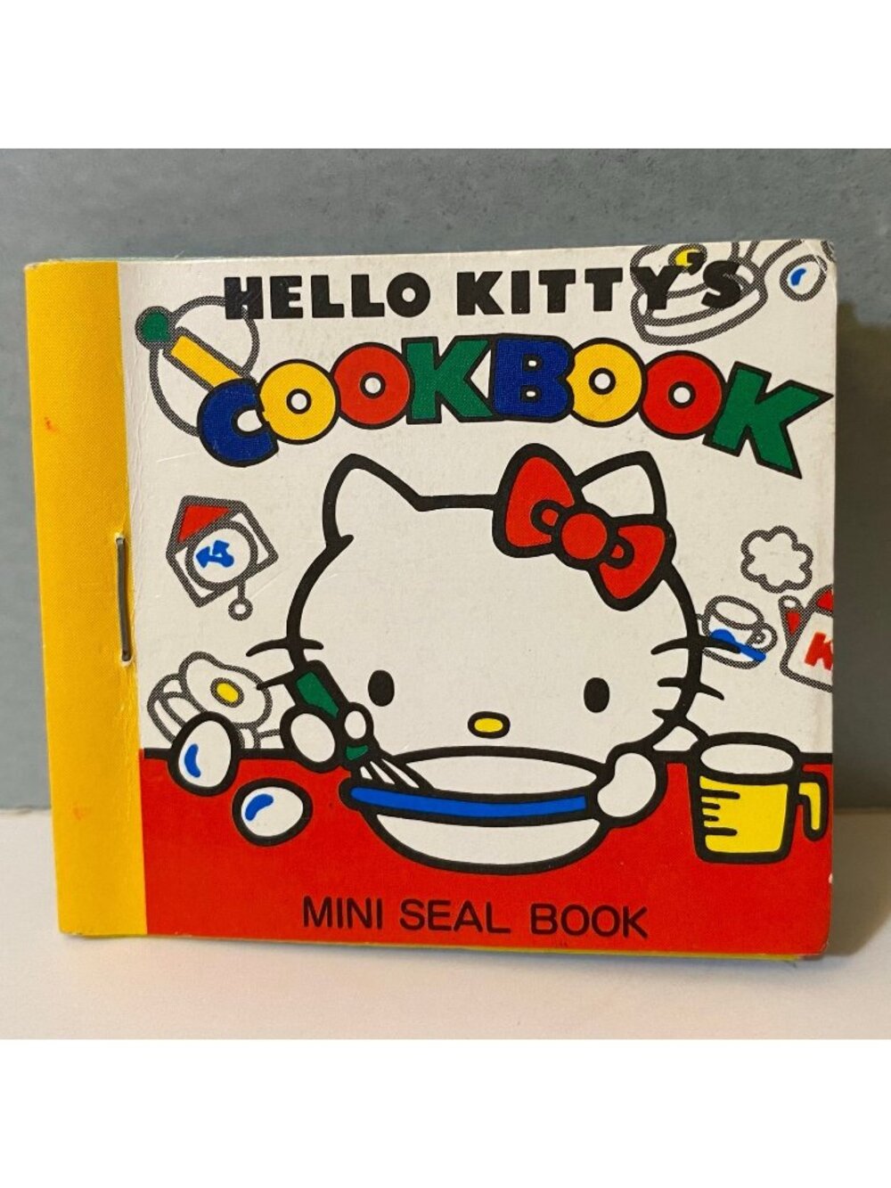 Vintage Sanrio 1976 Hello Kitty’s Cookbook Mini Sticker Seal Book